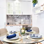 Lyana's One Bedroom Appartamento *
