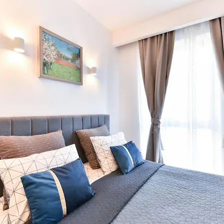 דירה Lyana's One Bedroom בנסקו