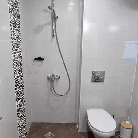 Lyana's One Bedroom Апартаменты *